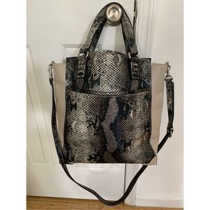 Simply vera wang tote snake skin like